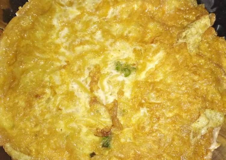 Omelet mie telur