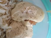 Una foto de pollo a la mostaza