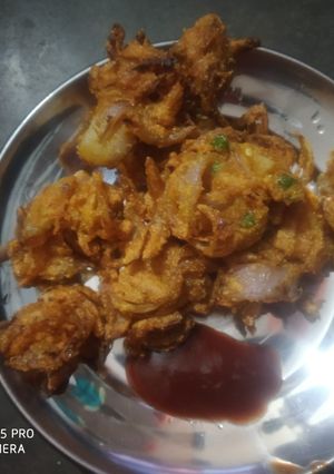 प्याज के पकौड़े (pyaz ke pakode recipe in Hindi) रेसिपी मुख्य फोटो