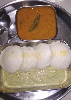 A picture of Week1-Healthy breakfast!!Idly, chutney and sambaar.