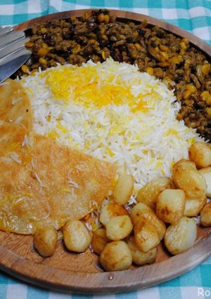 A picture of Ground beef Gheymeh with barberries (khoresh Gheymeh BA Zereshk).