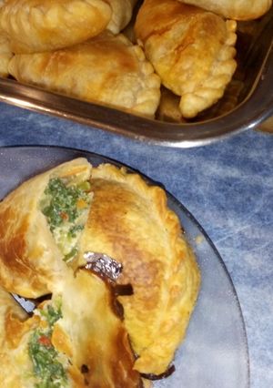 Una foto de Empanadas de hoja de rabanito