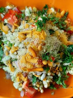 चटपटी ओली भेळ (oli bhel recipe in marathi) रेसिपी चे मुख्य फोटो