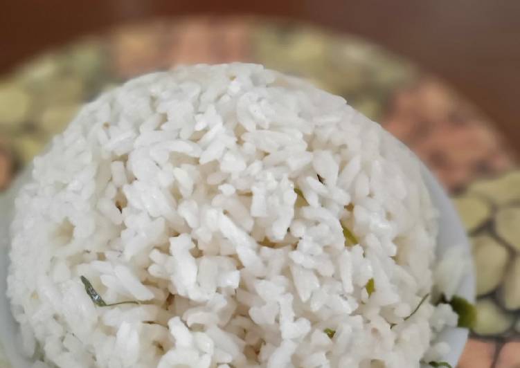 Nasi daun jeruk santan