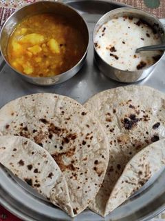 आलू प्याज़ टमाटर की सब्जी(aloo pyaz tamater ki sabzi recipe in hindi) रेसिपी मुख्य फोटो