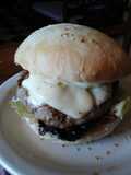 Hamburguesas Mozarella, cebollas caramelizadas y tomates secos (100%caseras)