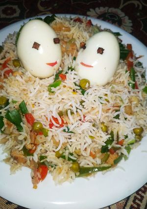 A picture of Chinese biryani.