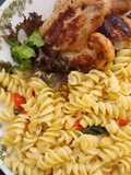 Pasta Spiral Goreng Pedas dan Kepak Ayam Panggang