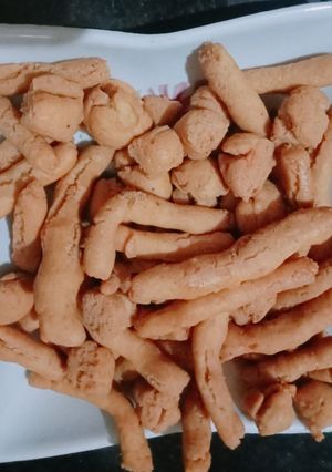 A picture of Besan ke namkin gatte(snacks).