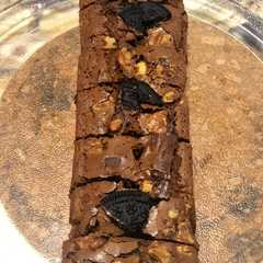 A picture of Brownies panggang 2 telur simple dan oishii (enak) 🤤.