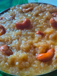சர்க்கரை சீனி பொங்கல் (Sarkarai seeni pongal recipe in tamil) செய்முறை முக்கிய புகைப்படம்