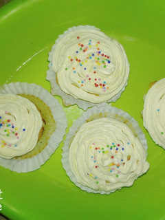 A picture of Butter-Cream for decorating desserts & cakes.
