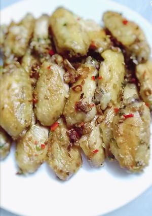 A picture of Five spice pepper salt chicken wings.
