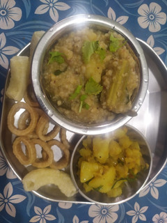வரகு சாம்பார் சாதம் (Varagu sambar satham recipe in tamil) செய்முறை முக்கிய புகைப்படம்