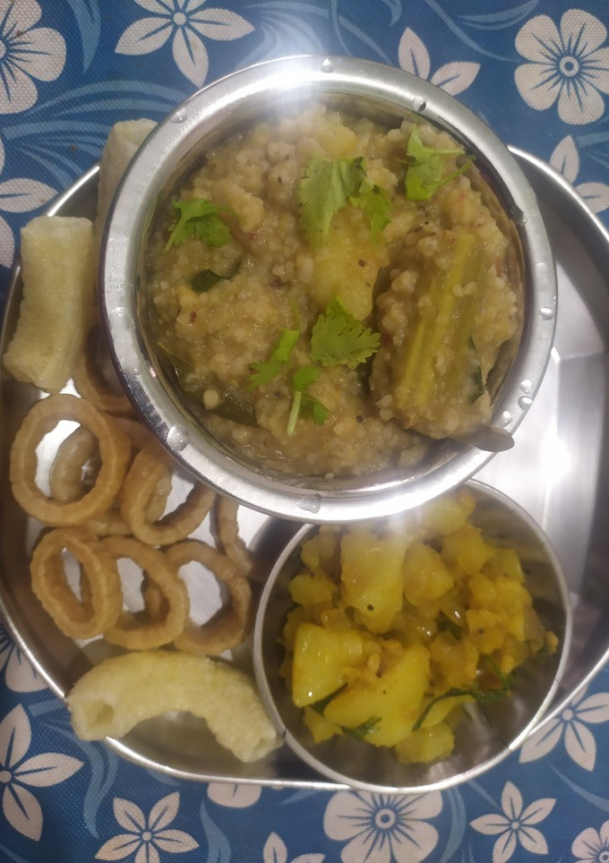வரகு சாம்பார் சாதம் (Varagu sambar satham recipe in tamil) செய்முறை முக்கிய புகைப்படம்