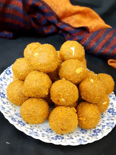 મેથી ના લાડુ (Methi Ladoo Recipe In Gujarati) રેસીપી મુખ્ય ફોટો