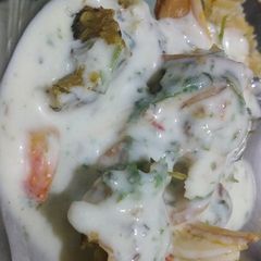 A picture of Samosa chaat.