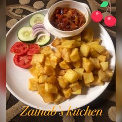A picture of Fried potato & sauce🍽🥔.
