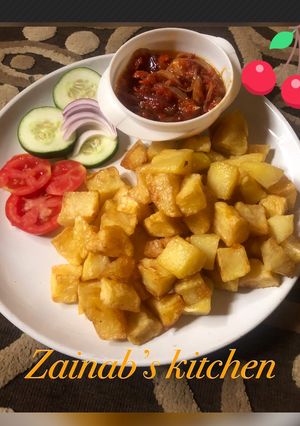 A picture of Fried potato & sauce🍽🥔.