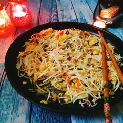 A picture of Restaurant style hakka noodles.
