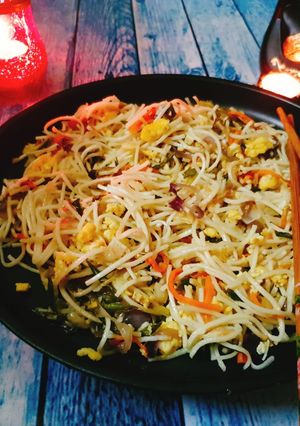 A picture of Restaurant style hakka noodles.