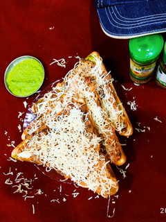 ચીઝ વેજ સોજી ટોસ્ટ (Cheese Veg Suji Toast Recipe In Gujarati) રેસીપી મુખ્ય ફોટો