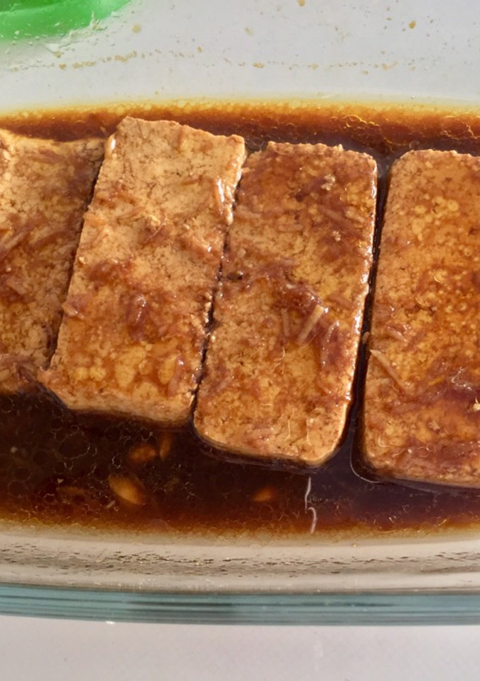 Una foto de Tofu marinado