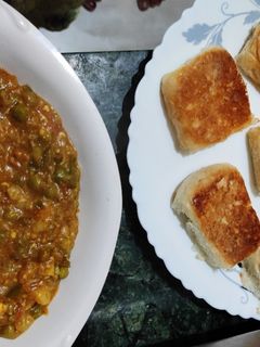 पाव भाजी (Pav Bhaji Recipe in Hindi) रेसिपी मुख्य फोटो