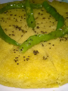 बेसन का ढोकला (Besan ka dhokla recipe in hindi) रेसिपी मुख्य फोटो