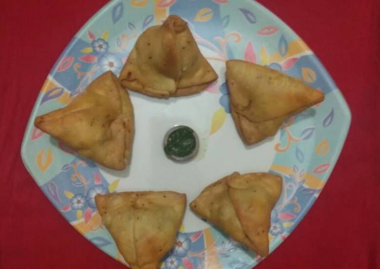 Steps to Prepare Super Quick Homemade Aloo Paneer Samosa