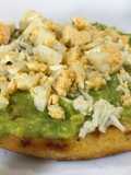 Arepa con guacamole y huevo