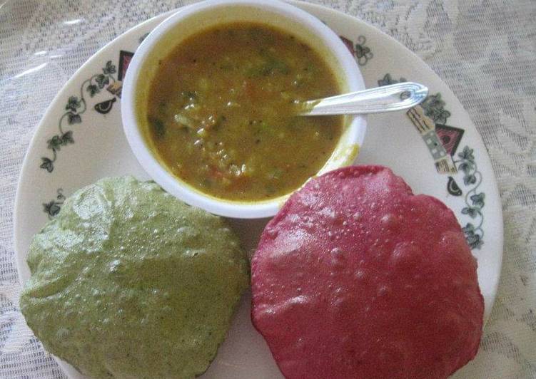 Beetroot and spinach puris