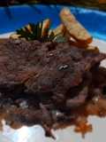 Filete al perejil con papas rústicas
