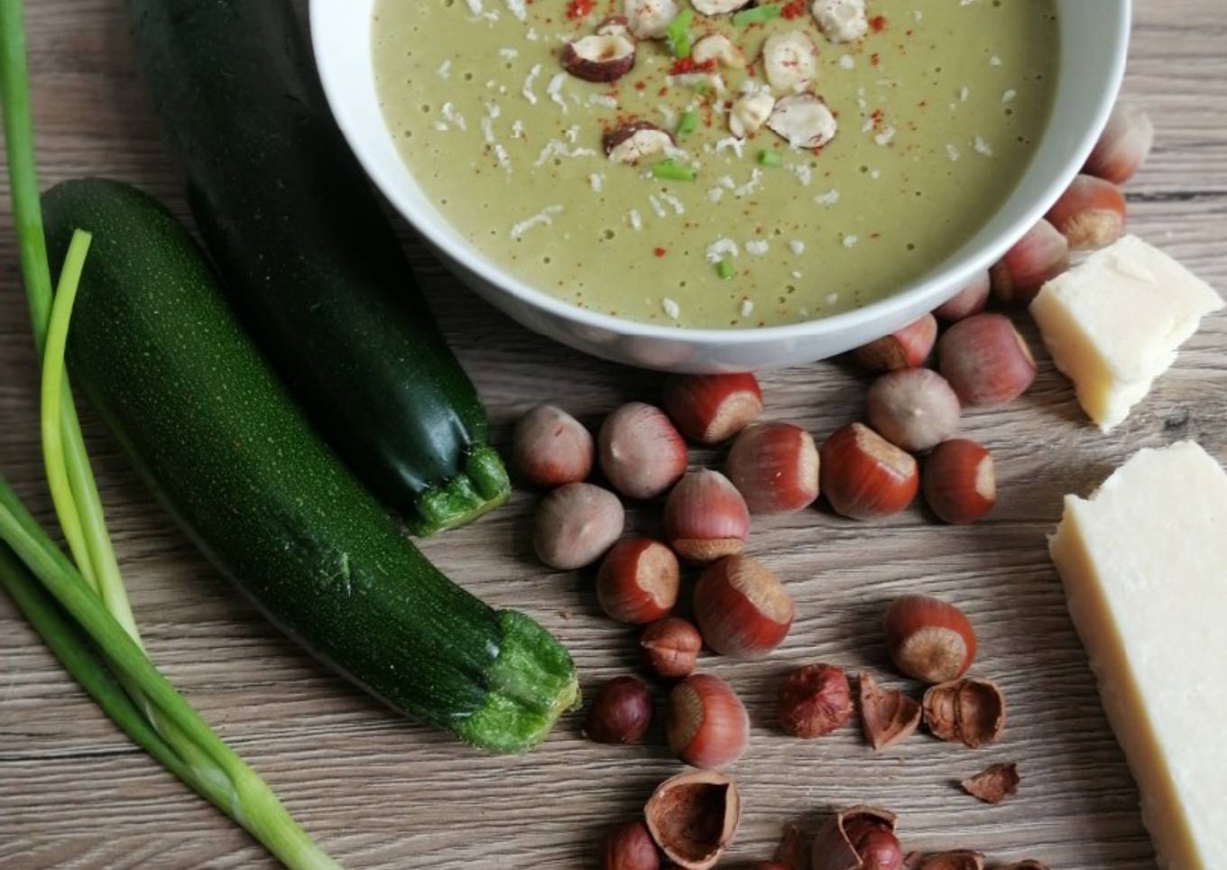 Velouté courgette🥒paremesan🧀🌰noisettes 🥣