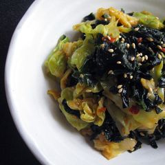 A picture of Spicy ‘Goma-ae’ Wakame & Cabbage.