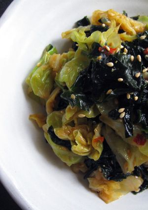 A picture of Spicy ‘Goma-ae’ Wakame & Cabbage.