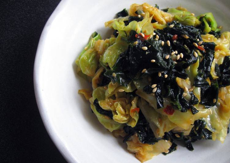 Recipe of Award-winning Spicy ‘Goma-ae’ Wakame &amp; Cabbage