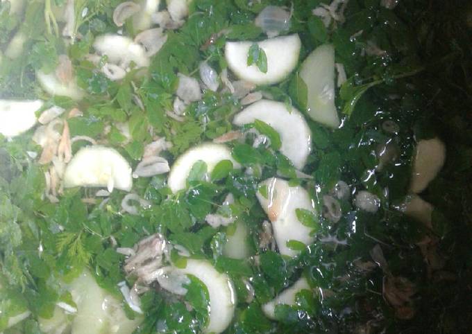 Resep Sayur bening daun kelor+timun yang Enak Banget