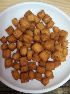 शंकरपाळी (shankarpali recipe in marathi) रेसिपी चे मुख्य फोटो