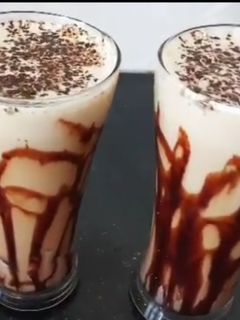 कोल्ड कॉफी (cold coffee recipe in Hindi) रेसिपी मुख्य फोटो