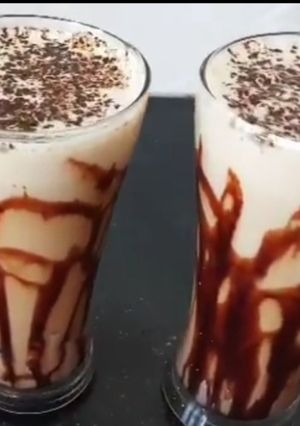 कोल्ड कॉफी (cold coffee recipe in Hindi) रेसिपी मुख्य फोटो