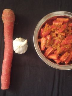 ગાજર નું લસણ વાળું અથાણું (Gajar Lasan Valu Athanu Recipe In Gujarati) રેસીપી મુખ્ય ફોટો