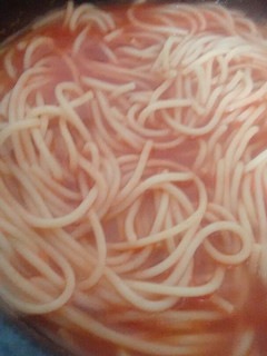 Una foto de Spaghetti rojo 😍🍅