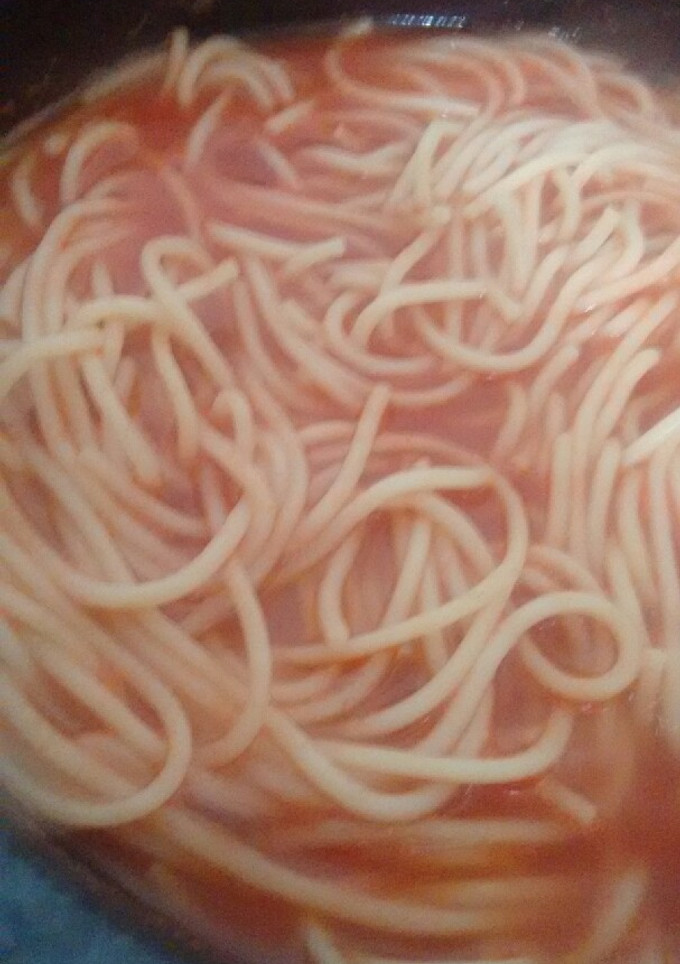 Una foto de Spaghetti rojo 😍🍅