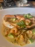 Salmón con crema Thai de ajo y coco