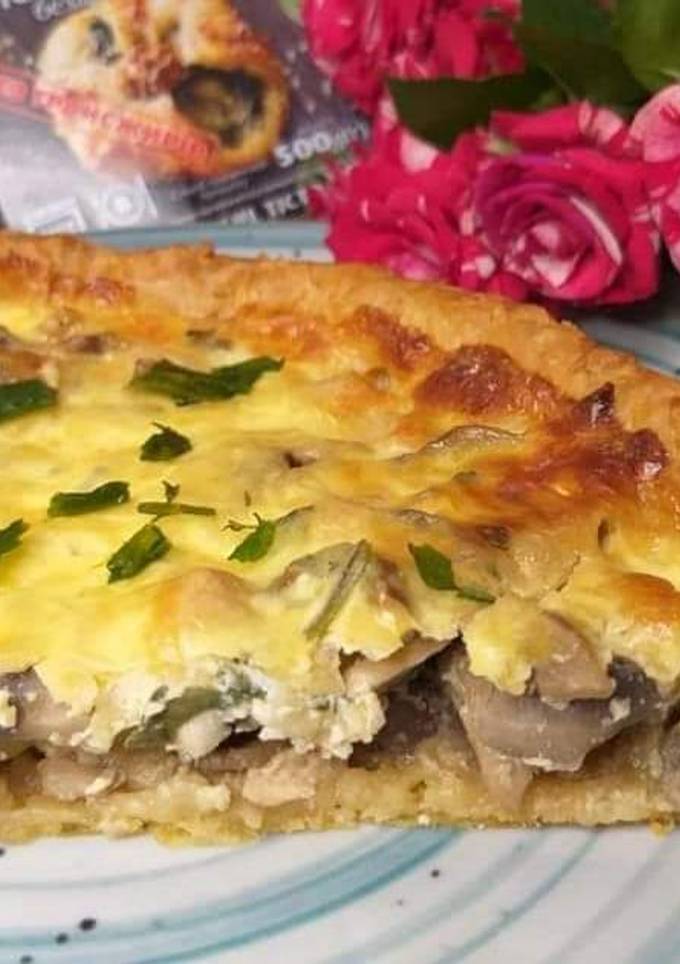 Відкритий пиріг з куркою та грибами