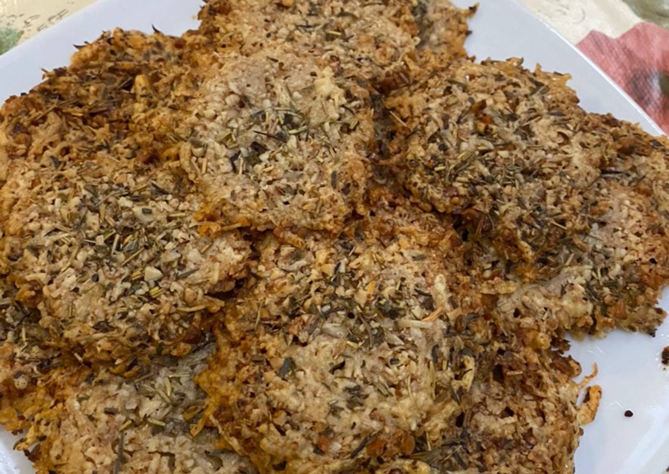 Tuiles aux parmesan et aux noix