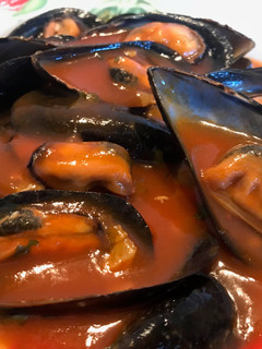 Una foto de Mejillones en salsa de tomate picante