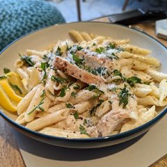 A picture of Creamy lemon chicken pasta.