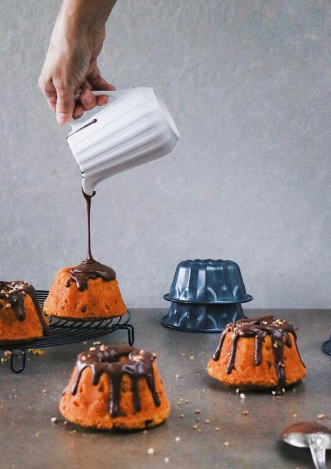 Una foto de Mini bundt cakes de calabaza y chocolate